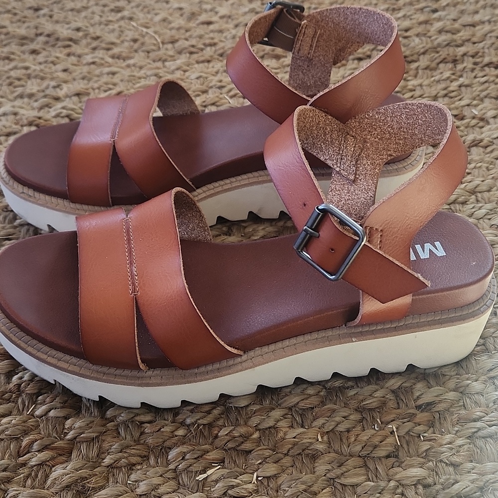 MIA Women's Jovie Platform Sandals - Picture 11 of 11